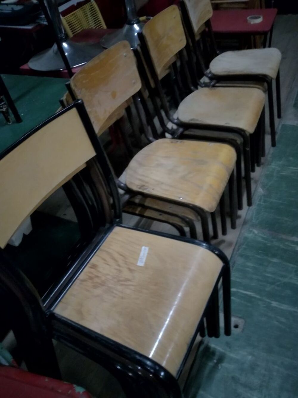 Plusieurs chaises MULLCA Meubles