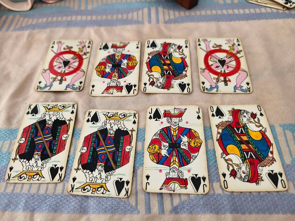 jeu de carte illustration Salvator Dali 