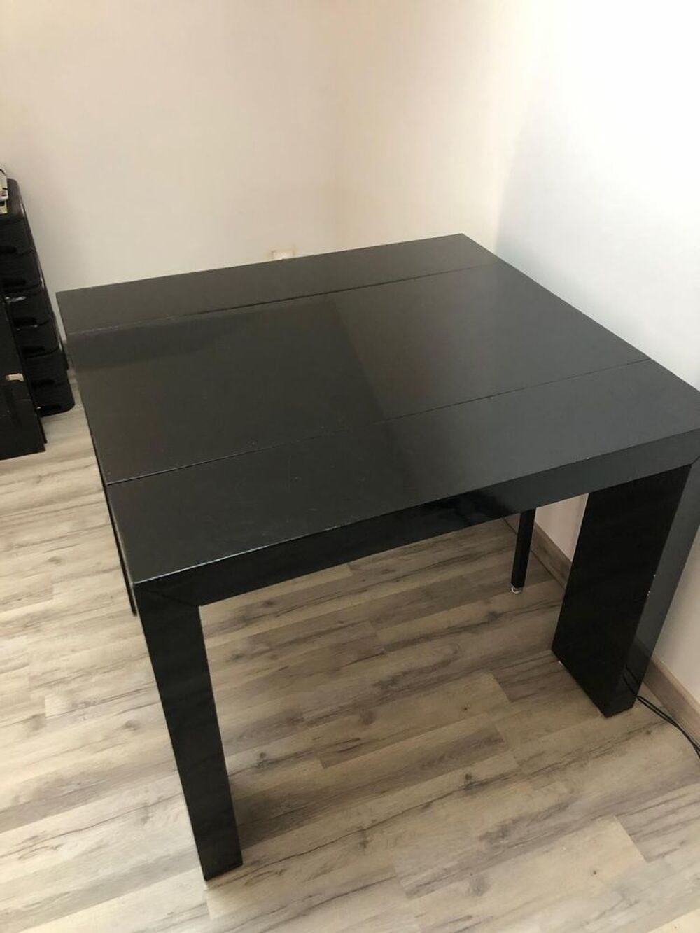 Console extensible IKEA noire laqu&eacute;e €" Table jusqu'&agrave; 195 cm Meubles