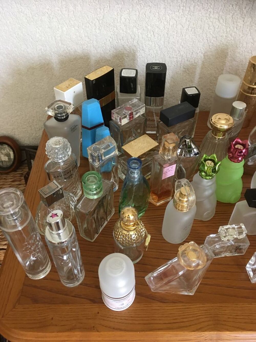 flacons de parfum vides 