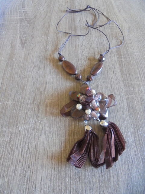 Collier fleur et ruban (28b) 8 Tours (37)