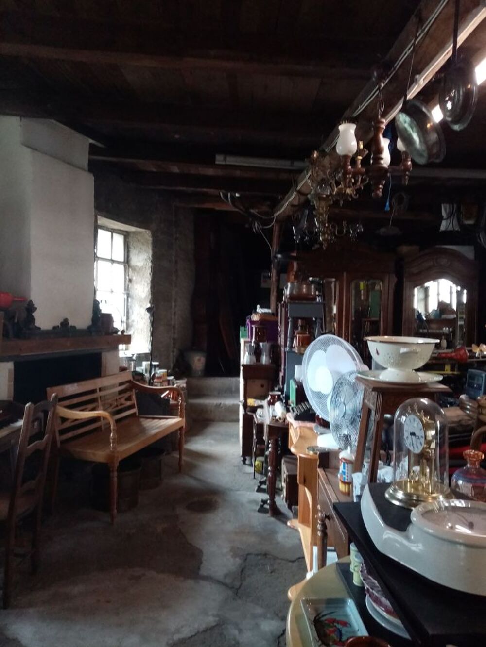 VIDE GARAGE D'UNE MAISON Vide grenier, marché aux puces, braderie