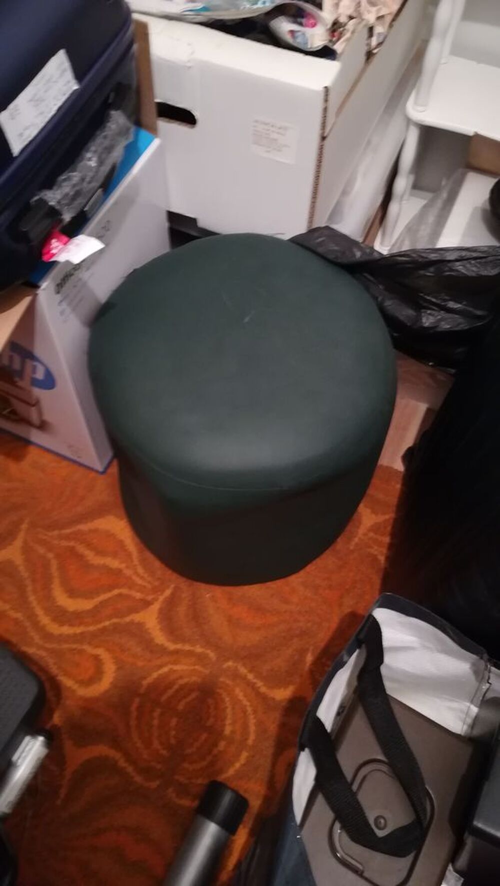 POUF en cuir
10 E PIECE Meubles