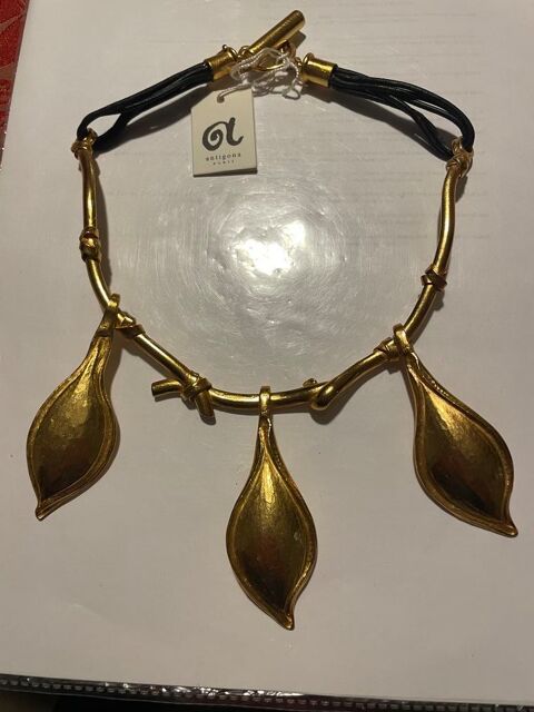 Collier semi-rigide doré feuilles sur lacets ANTIGONA 185 Vigneux-sur-Seine (91)