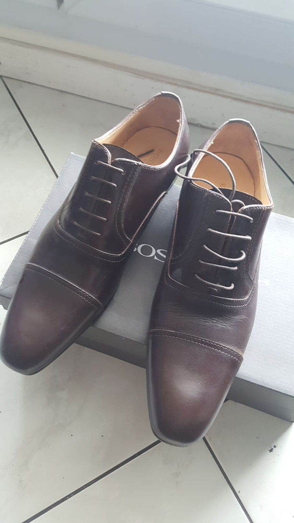 Chaussure neuve bossetti cuir taille 40. Chaussures