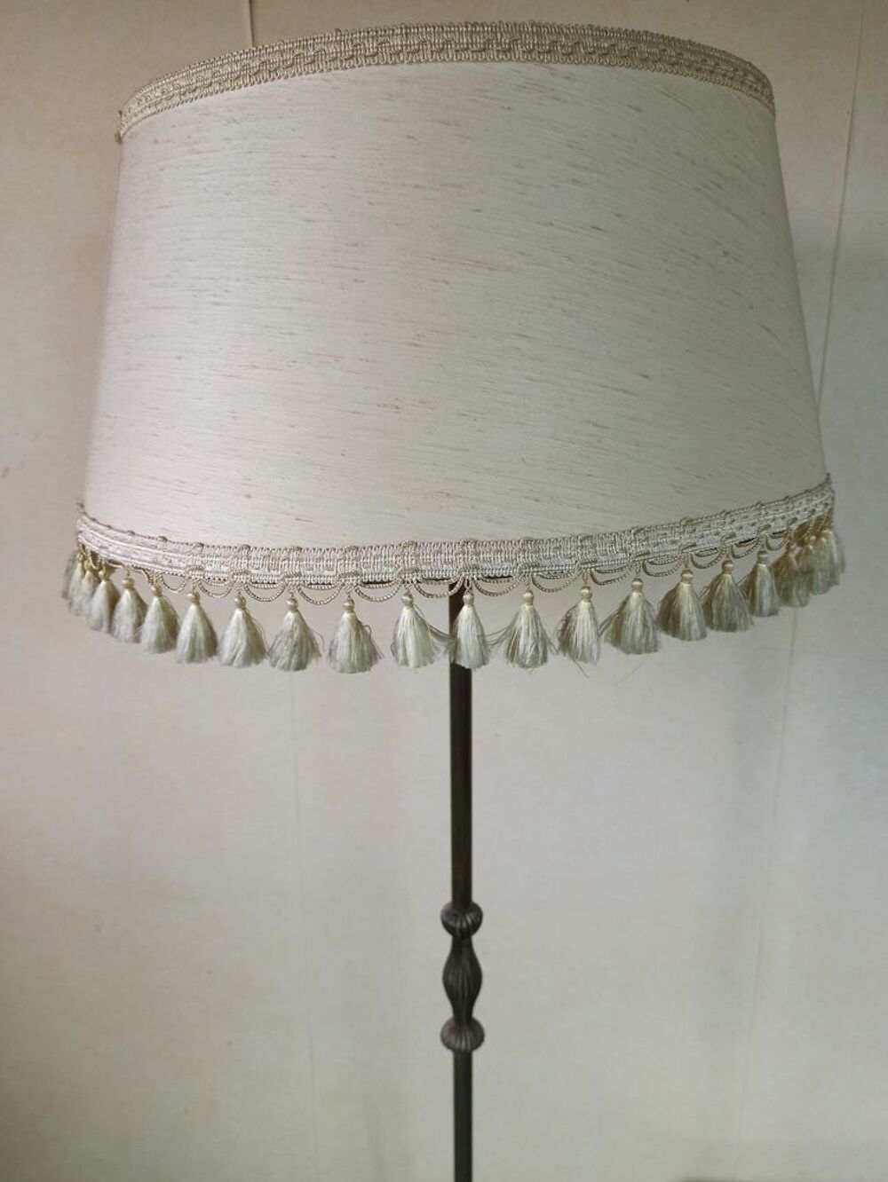 Lampadaire et gueridon assorti, fa&ccedil;on laiton Meubles