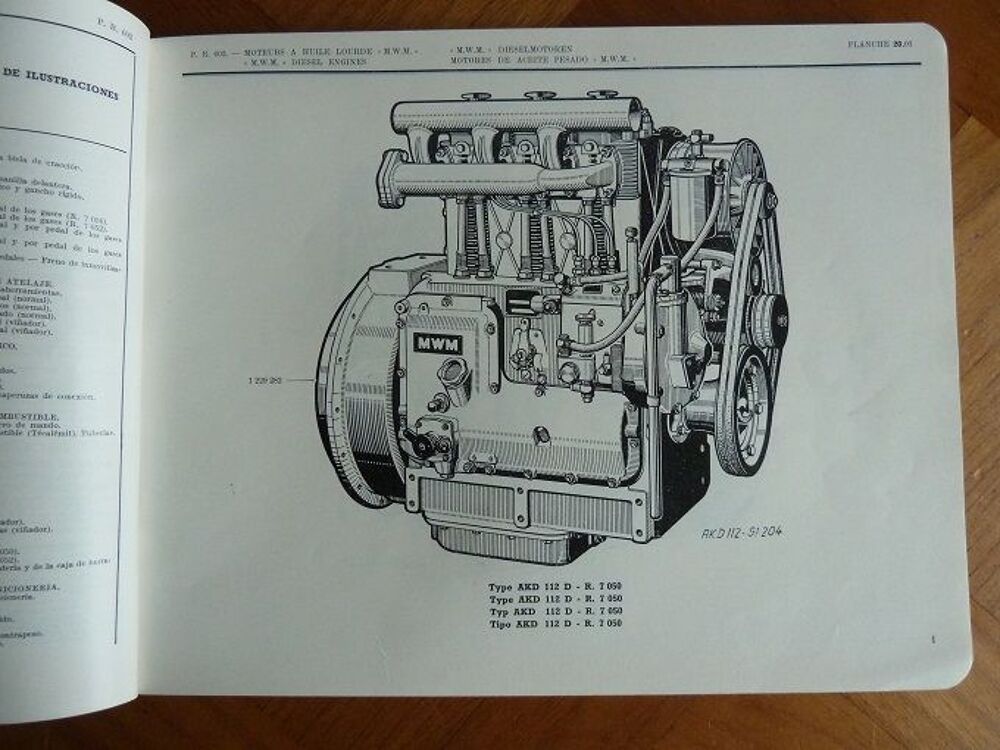 Catalogue de pi&egrave;ces d&eacute;tach&eacute;es pour tracteur RENAULT D35,D22 Livres et BD