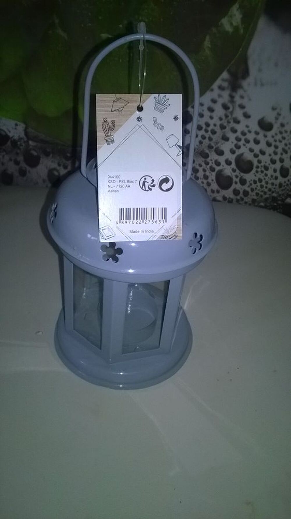 Lanterne &agrave; bougie
Neuve
Marque KSD
14 cm de haut
10 cm de Décoration