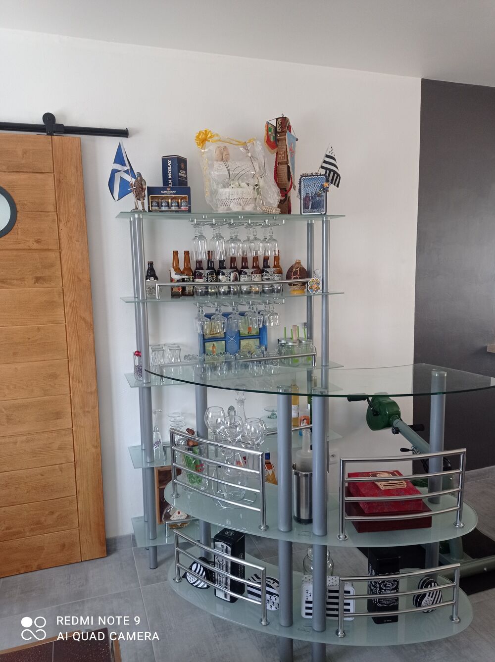 Bar et &Eacute;tag&egrave;re vitr&eacute;e Meubles