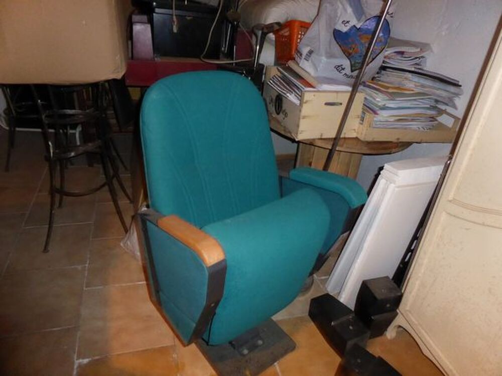 UN FAUTEUIL type CINEMA Meubles