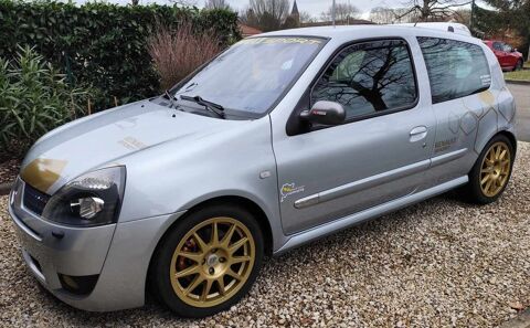 Renault Clio II Clio 2.0i 16V Sport 2003 occasion Servas 01960