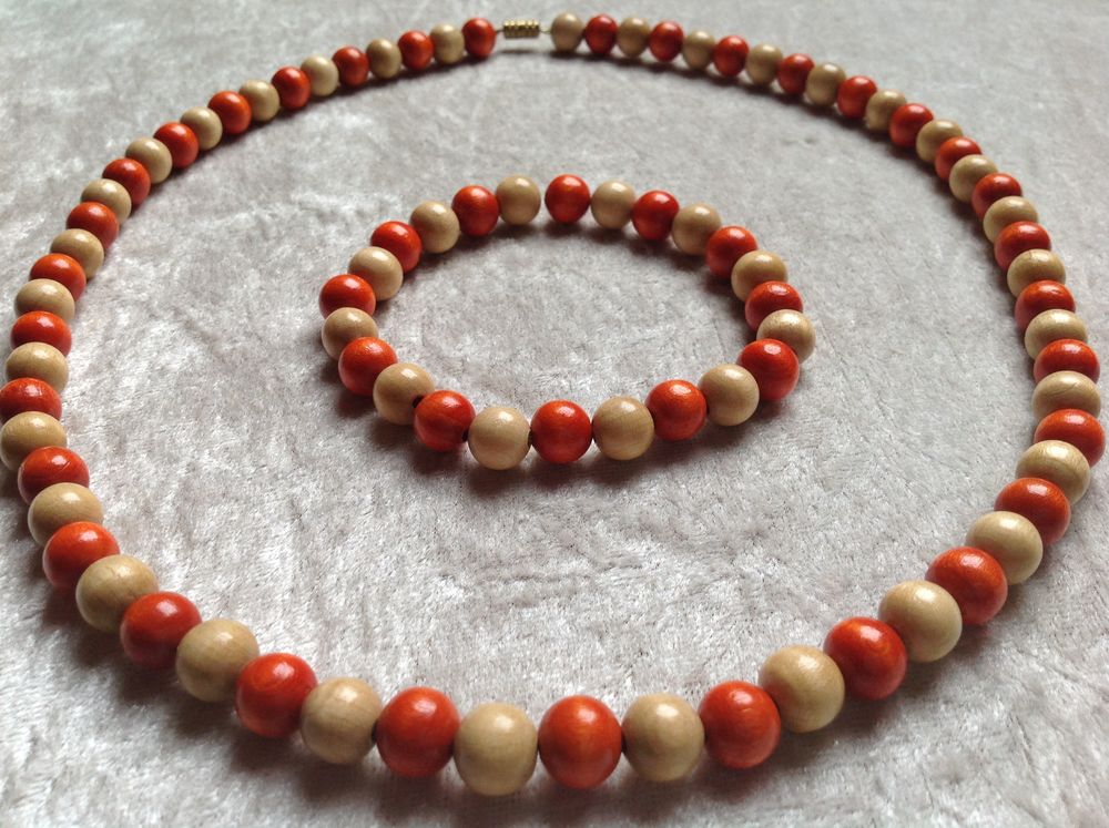 ENSEMBLE COLLIER ET BRACELET DE PERLES EN BOIS Envoi Possibl Bijoux et montres
