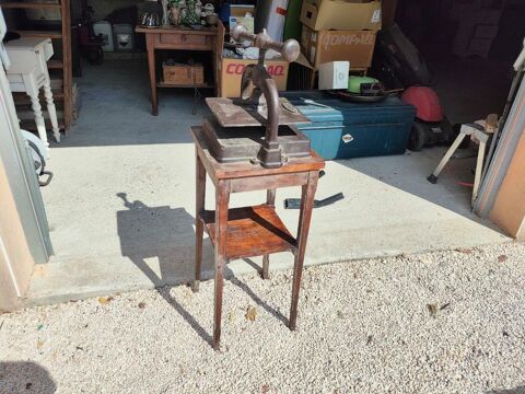 PRESSE A PAPIER Saint-Quentin-la-Poterie (30)