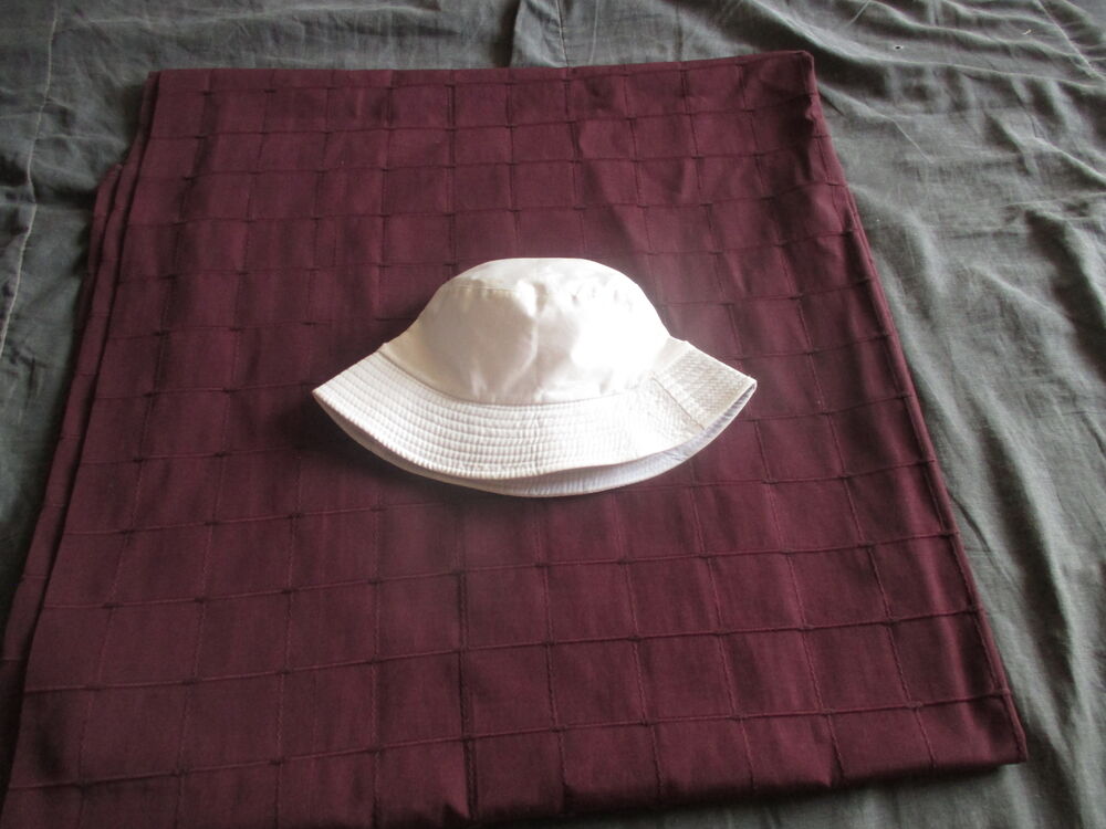 chapeau noir ou bob Vêtements