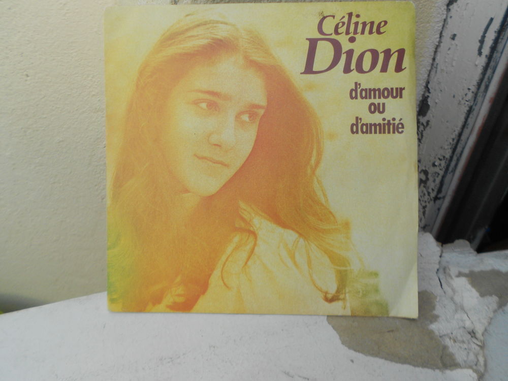 UN LOT EN BON ETAT DE 45 TOURS VINTAGE.. CD et vinyles