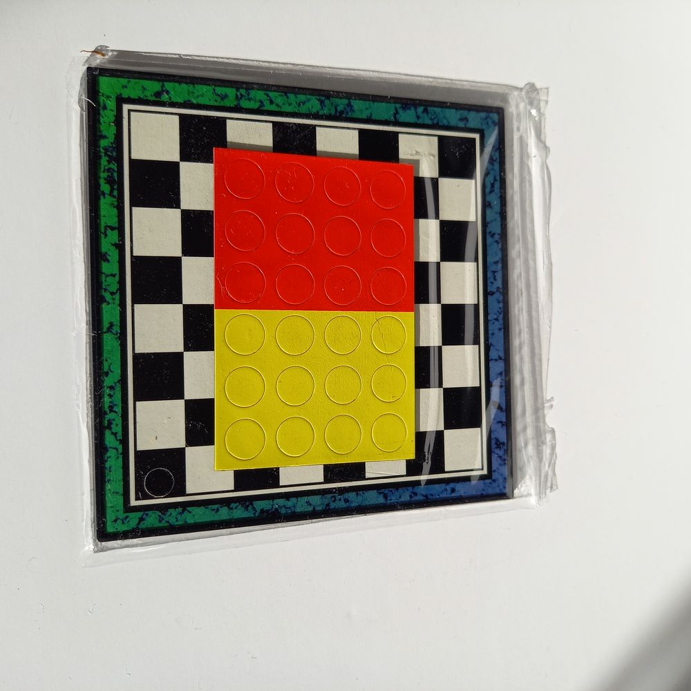 Petit Jeu de dames pour le voyage 
Décoration