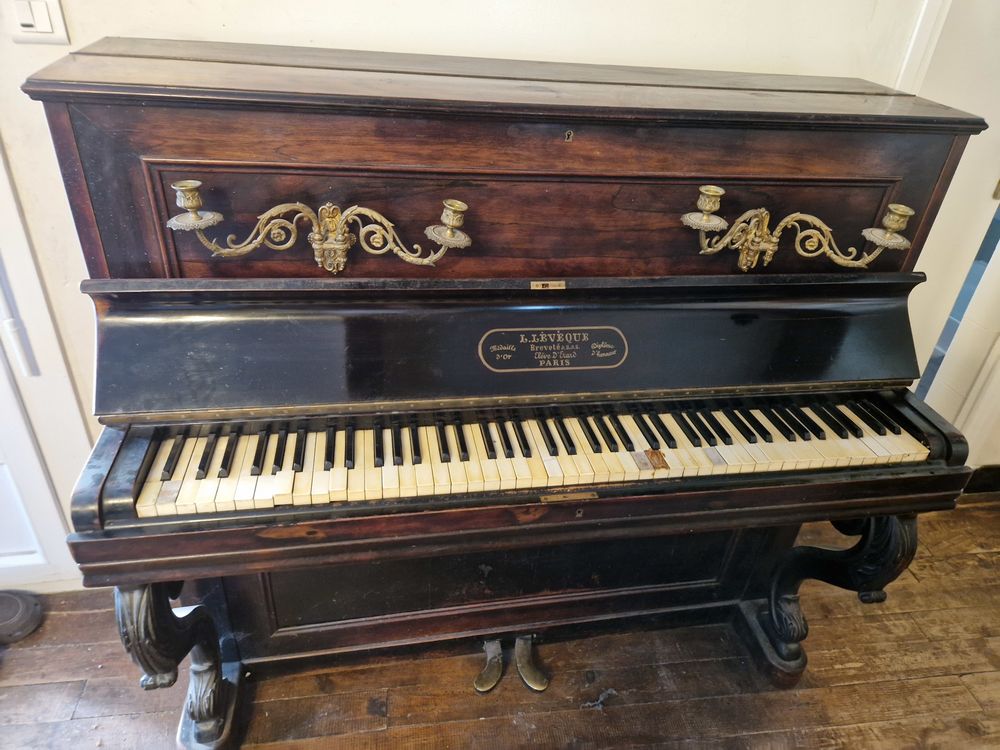 piano droit ancien Instruments de musique