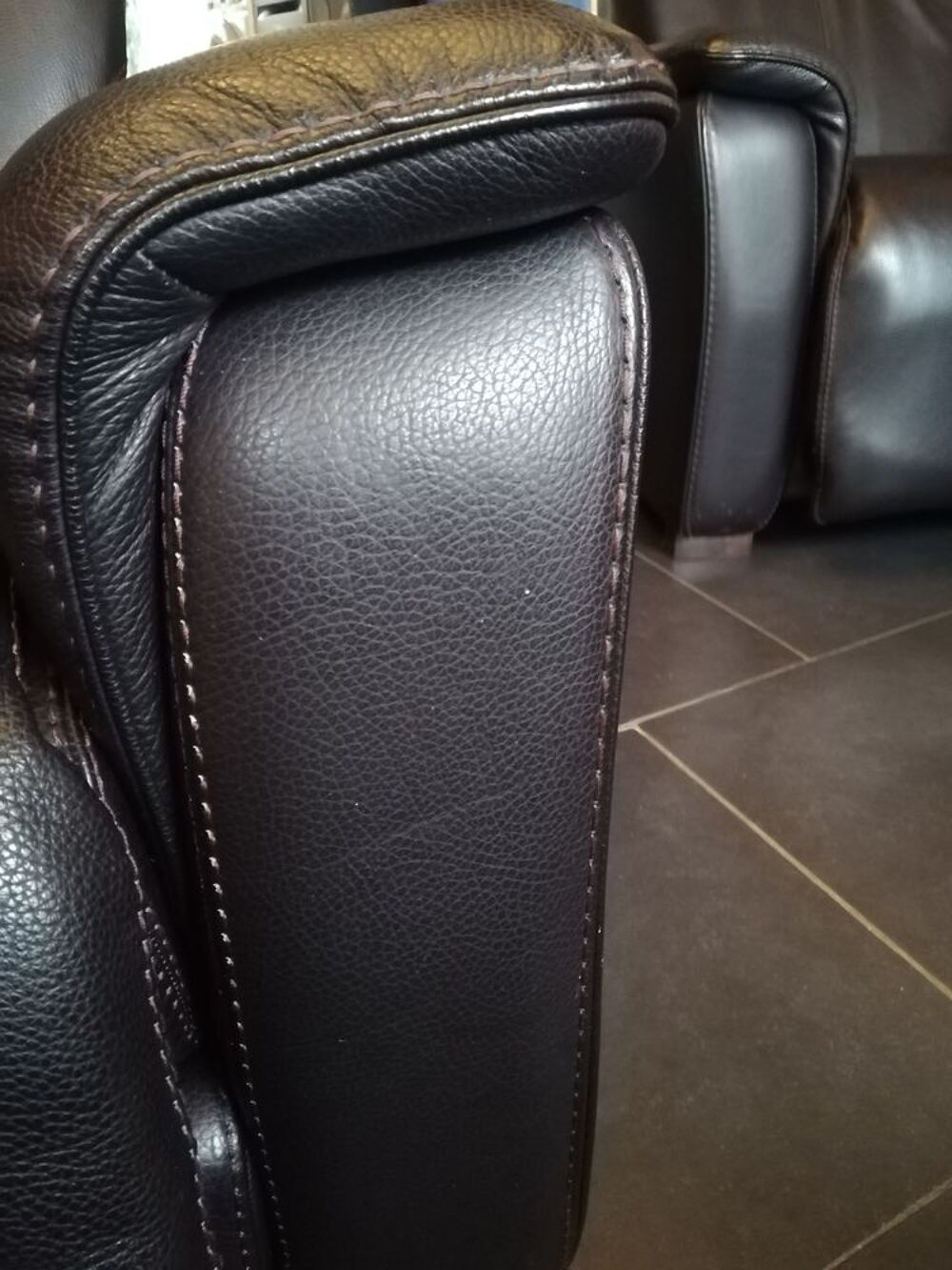 Canap&eacute; 3 places en cuir cuir et 2 fauteuils individuels Meubles