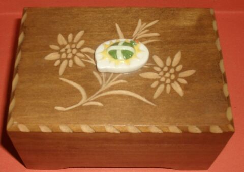 Coffret avec 6 fves. 15 Montreuil (93)