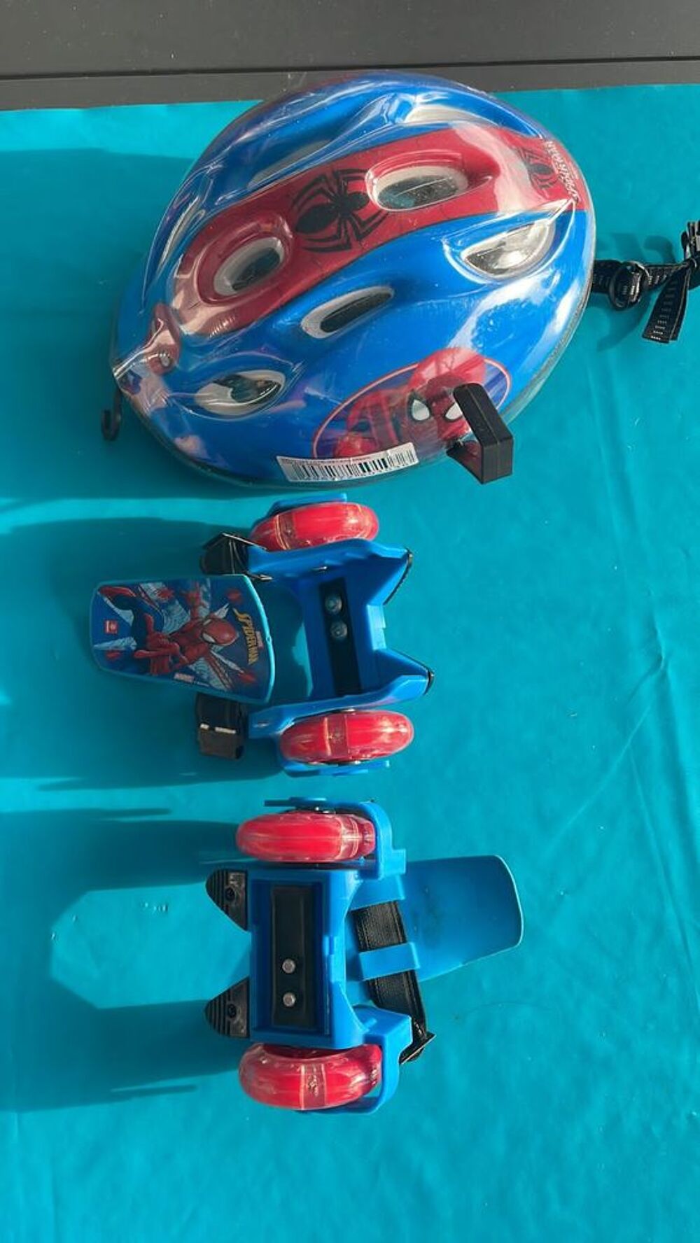 Kit de patins ajustables aux chaussures spiderman + casque Jeux / jouets