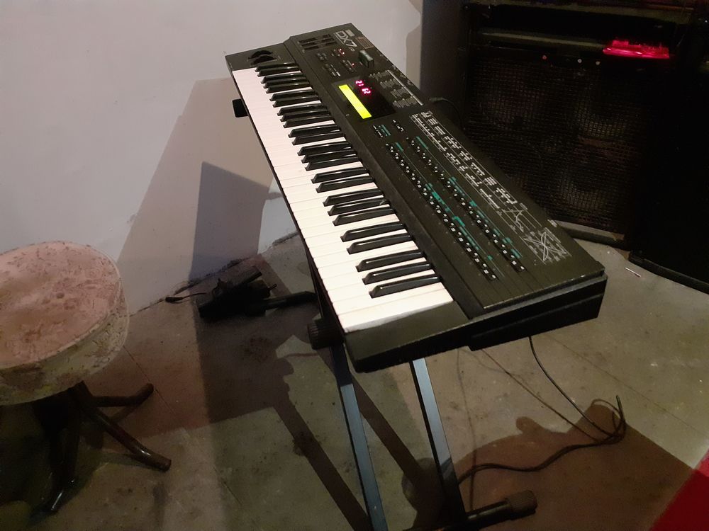 DX7 bon &eacute;tat (DX II D) Instruments de musique