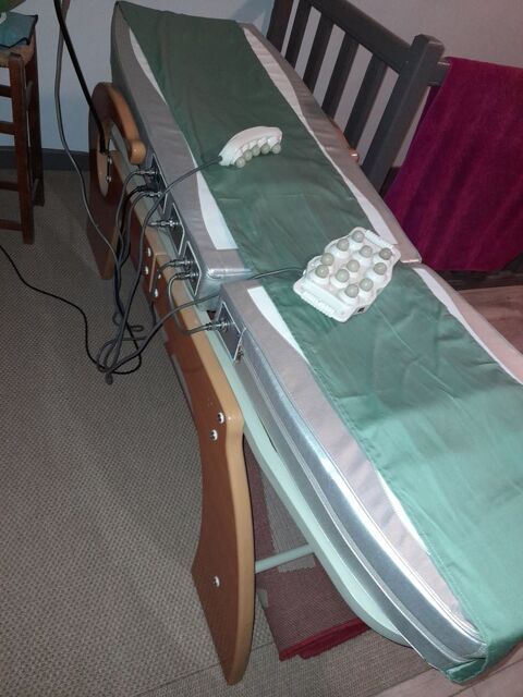 Table de massage avec rouleaux pierre de jade 950 Saint-Genest-de-Contest (81)