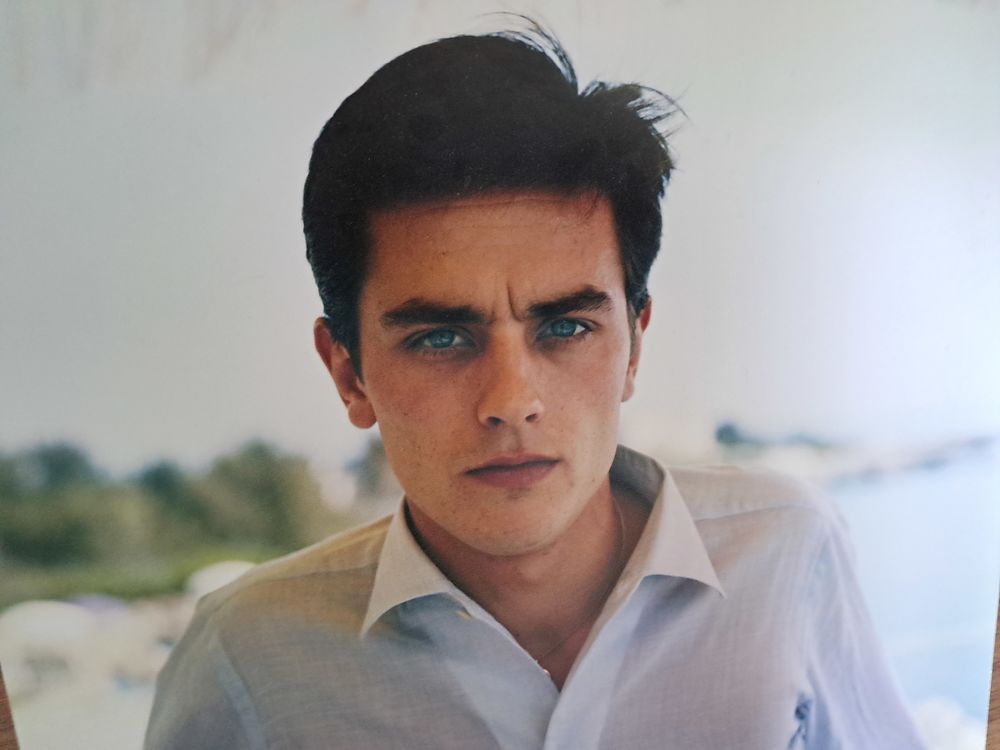 Photo rare d'Alain DELON Décoration