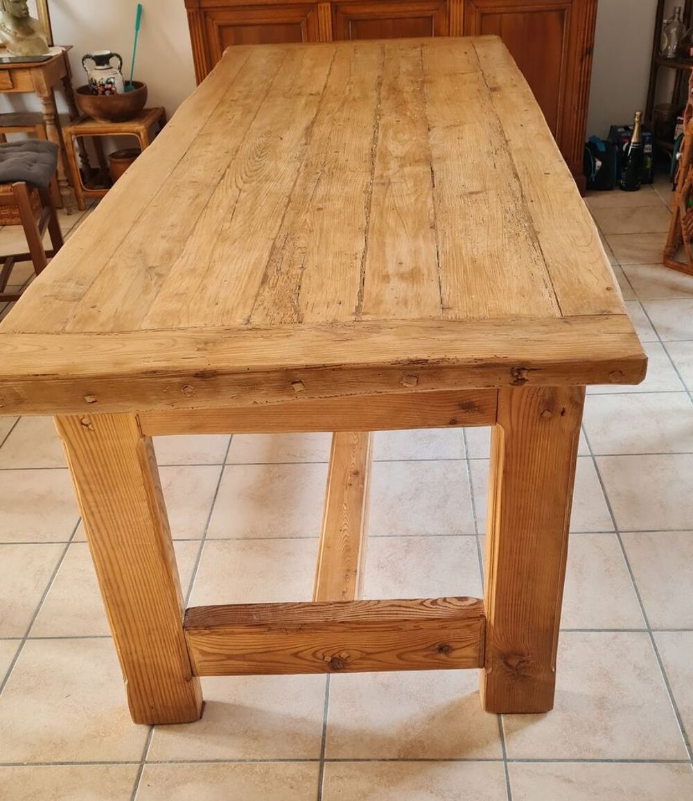 TABLE DE FERME LYONNAISE Meubles