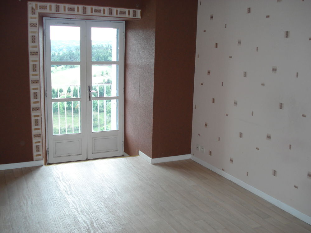 Location Appartement grand F2 à Saint-Flour ville. Saint-flour
