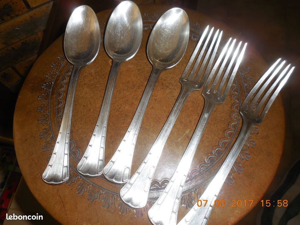 couverts argent poin&ccedil;onn&eacute;s (2)
Cuisine