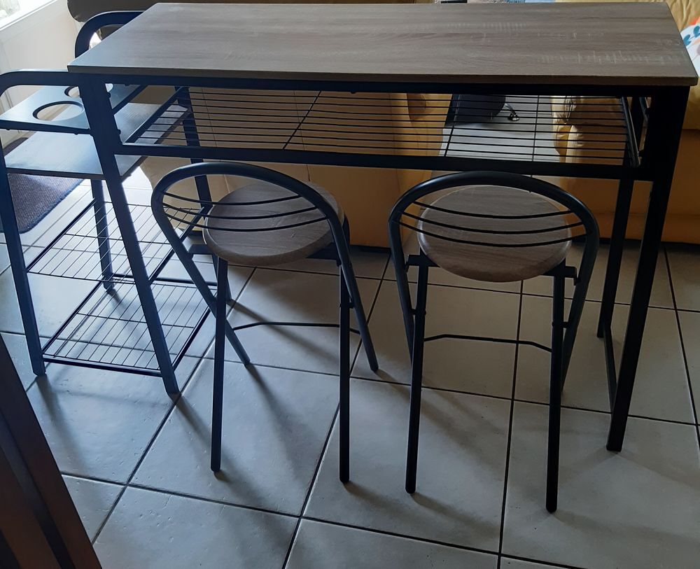 Table mange debout et 2 tabourets Meubles