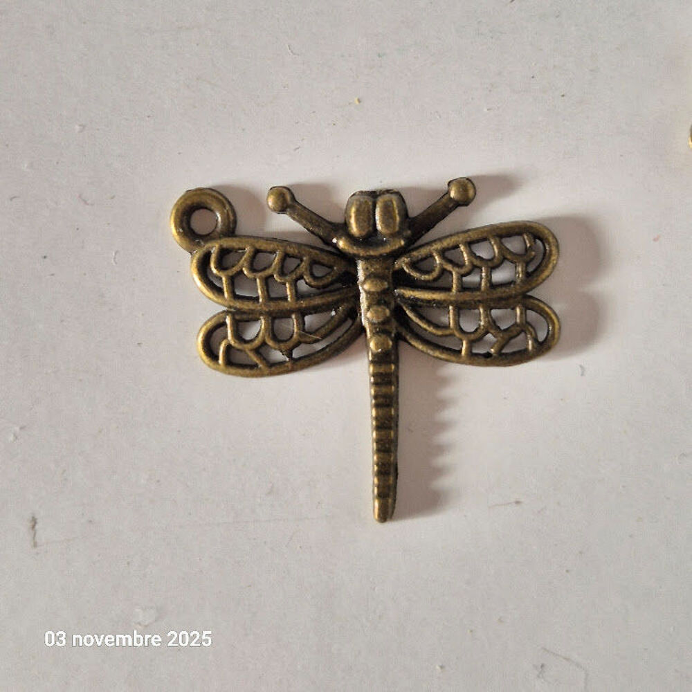 Lot breloques pendentifs papillon, hibou, &eacute;l&eacute;phant bronze x Bijoux et montres