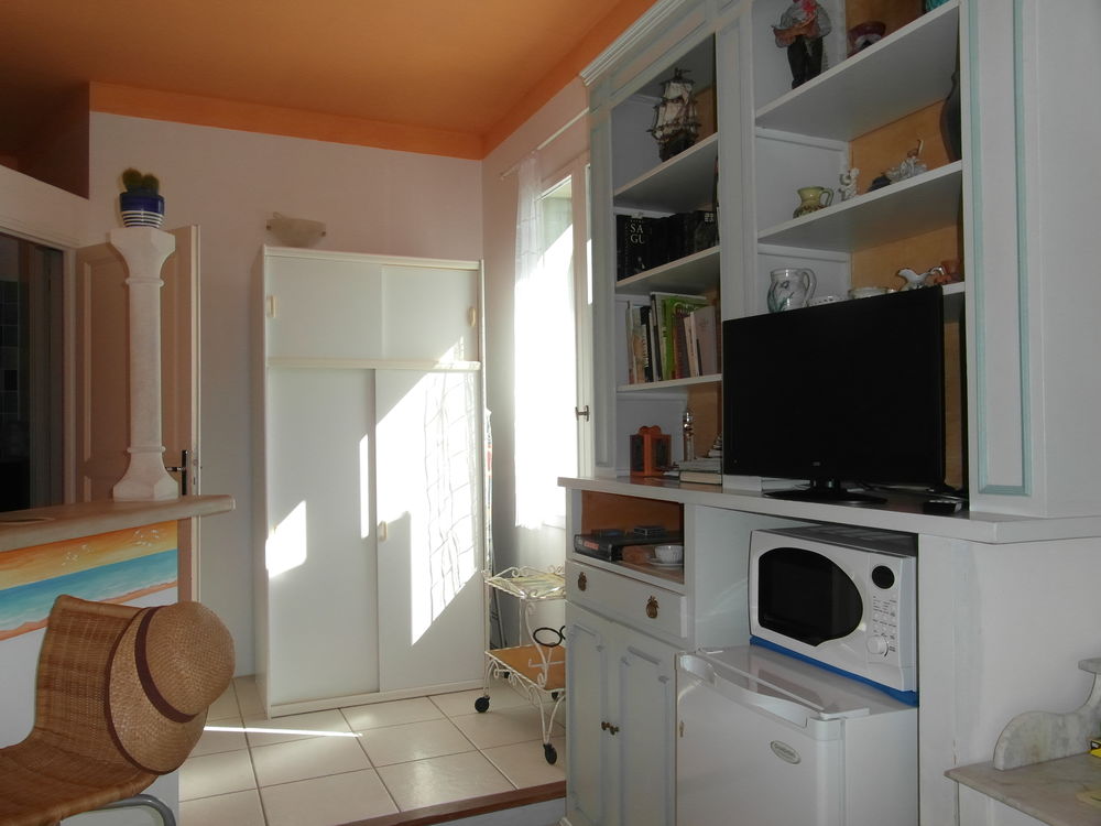   Face au massif des Maures, au calme, 28 m² meublé  Provence-Alpes-Côte d'Azur, Pignans (83790)