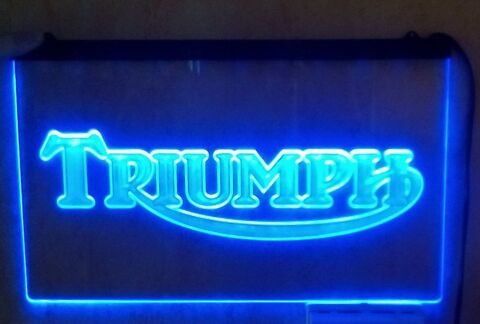 Enseigne lumineuse Triumph
40 Nancy (54)