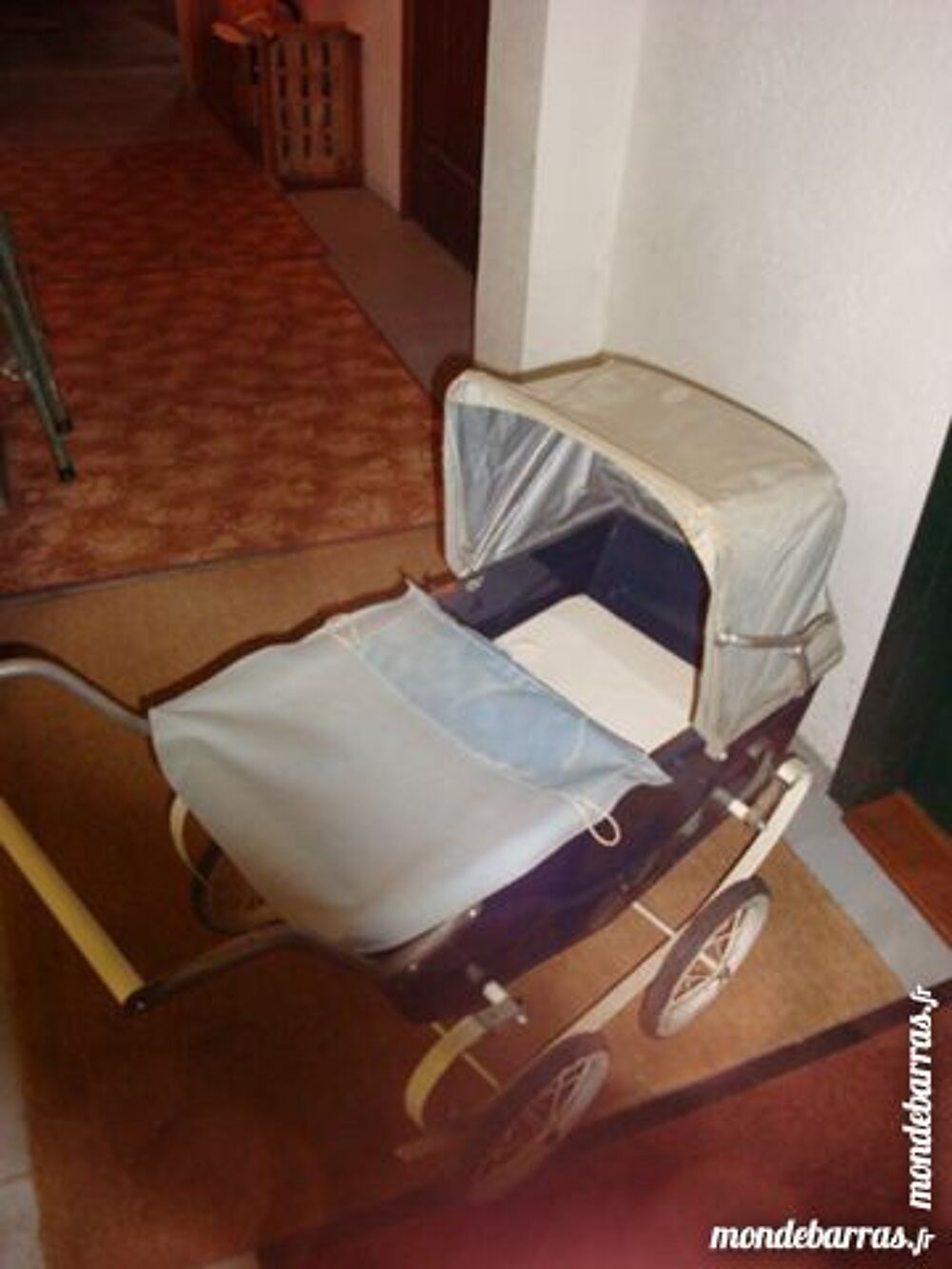 landau poup&eacute;es ann&eacute;e 50 Décoration