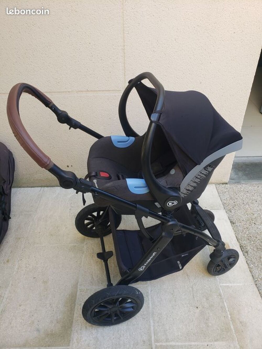 Poussette + si&egrave;ge auto + pneus neufs etc Puériculture