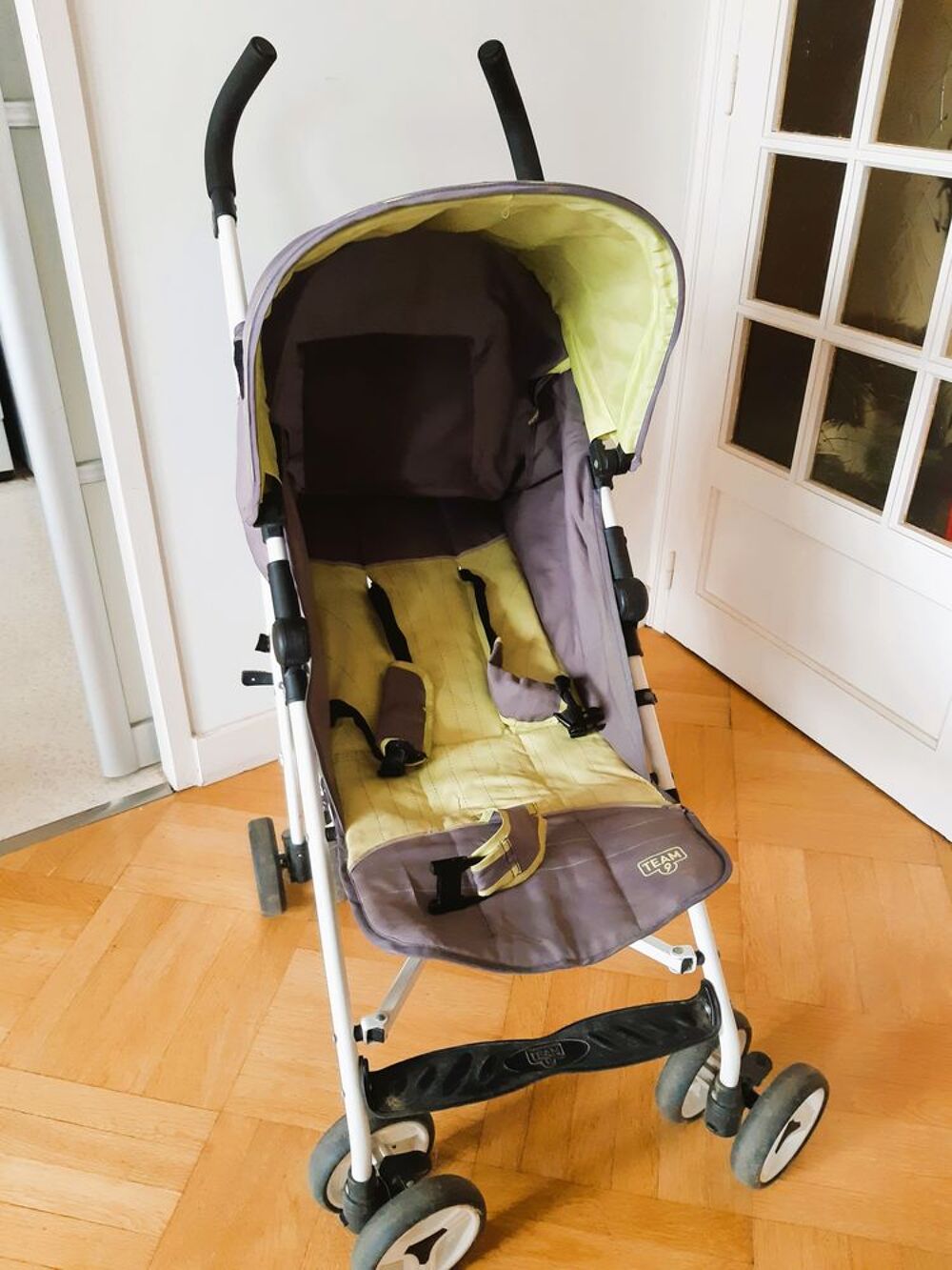Poussette-canne TEAM 9 . Mobilier enfants