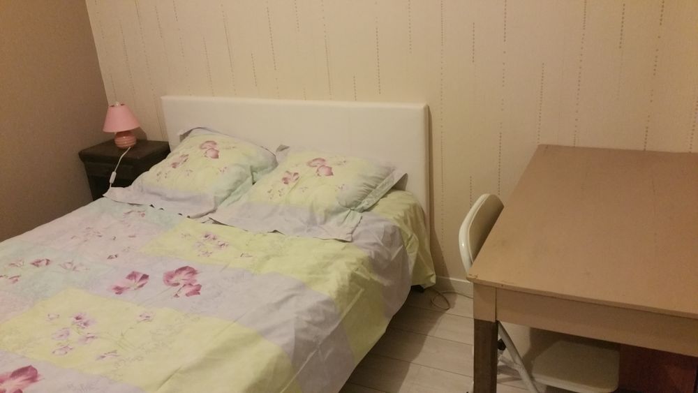 Location Colocation Chambre avec bureau au rez de chaussée d'une maison. Tourville-la-rivière