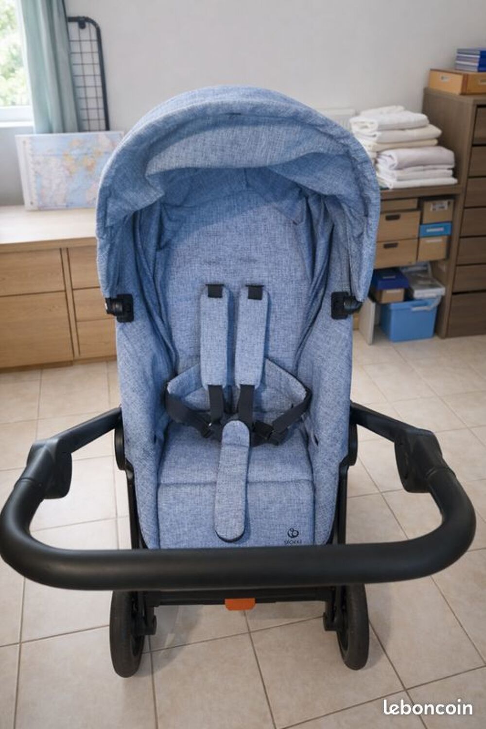 Poussette Stokke Beat bleu Puériculture