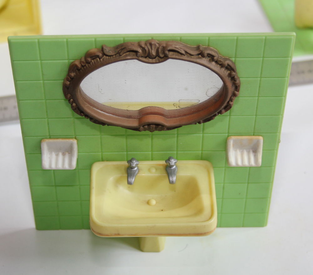 Meubles de poup&eacute;e 1960 salle de bain Jeux / jouets