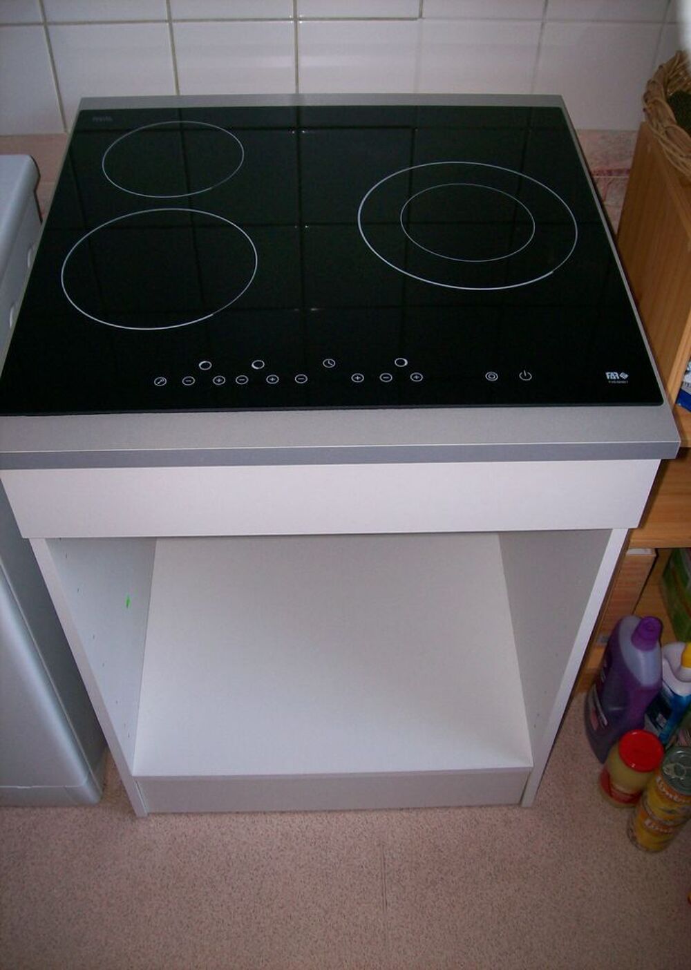 table vitroceramique +meuble Electroménager
