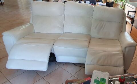 canape cuir 3 places plus 1 fauteuil Beaulieu (34)