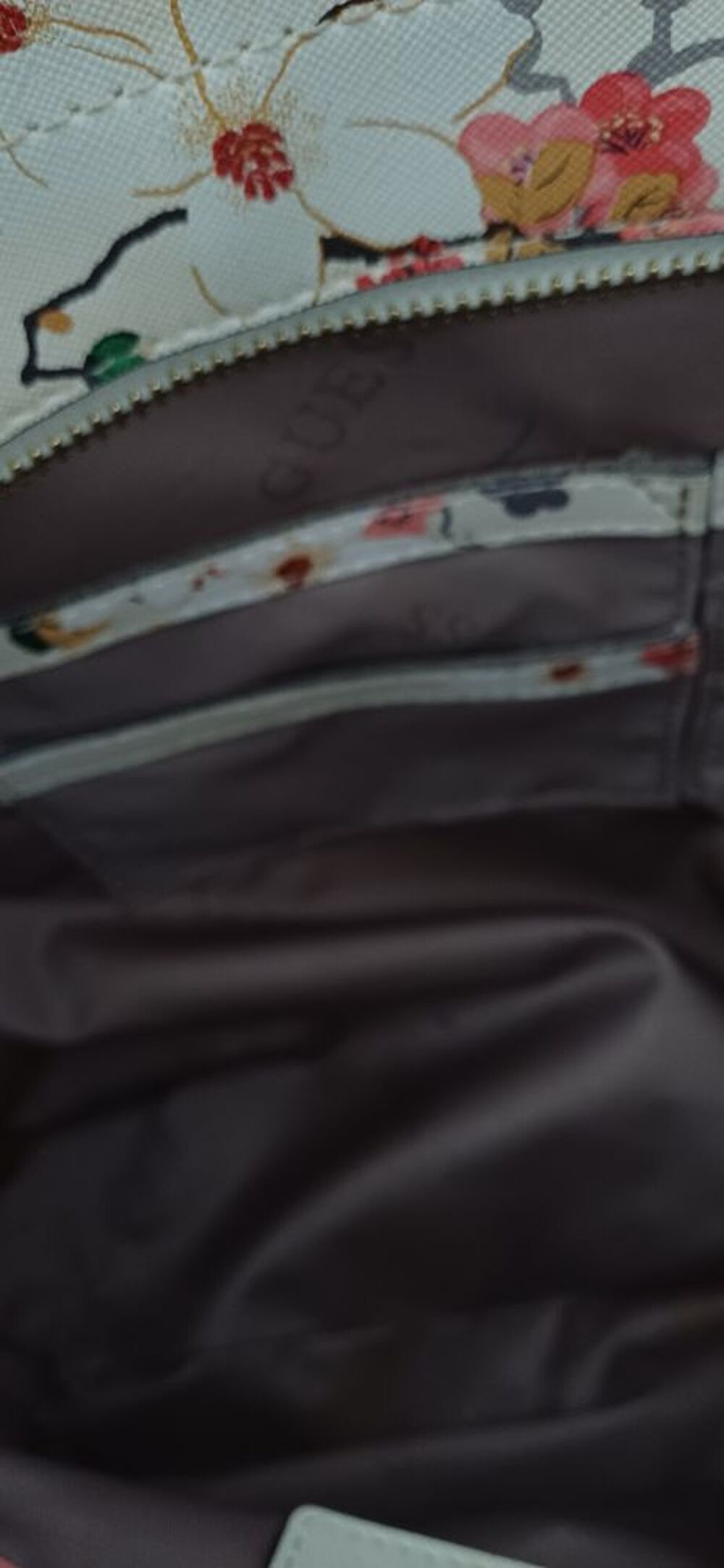joli sac "marque Guess' blanc , fleur et colibri Maroquinerie