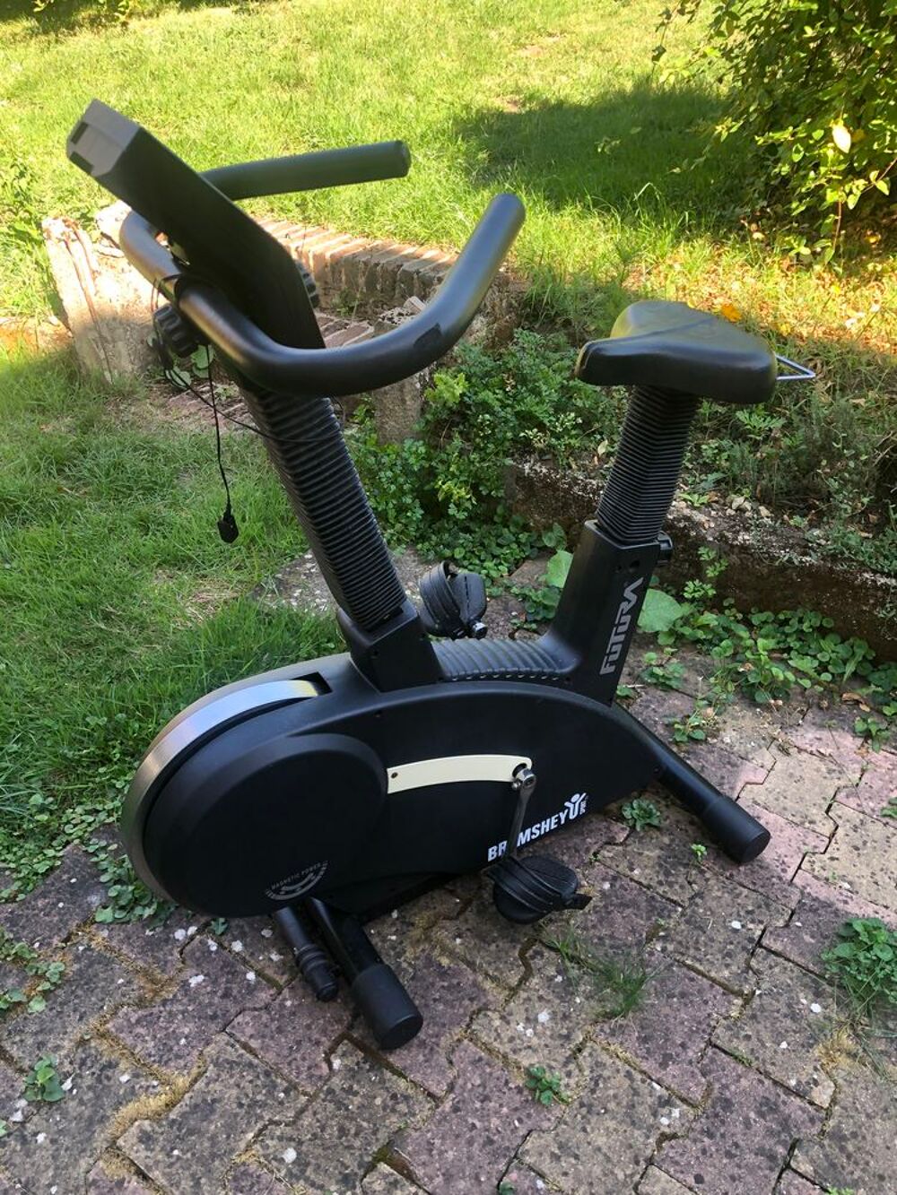 v&eacute;lo d'appartement en excellent &eacute;tat Sports