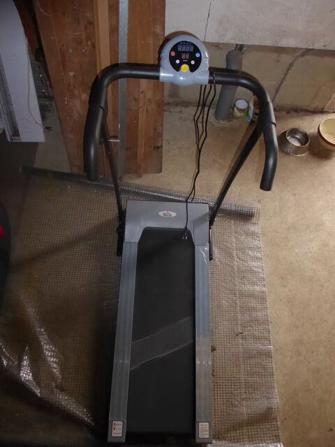 Tapis de Marche HOMCOM. 150 Givres (41)