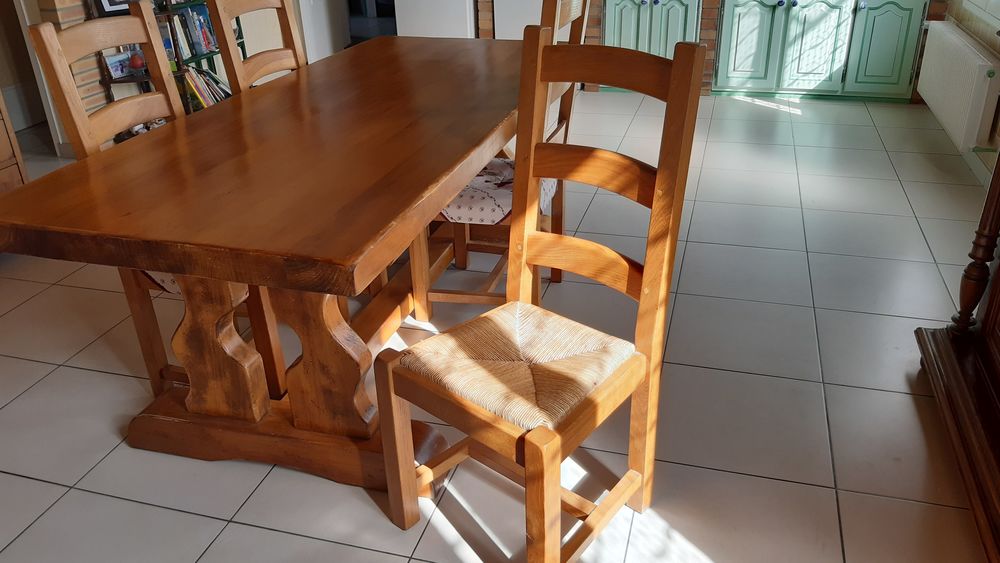 table monast&egrave;re avec ses 4 chaises paill&eacute;es Meubles