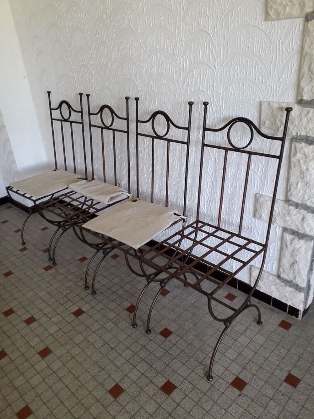 4 chaises en fer forg&eacute; fabriqu&eacute; par un artisan 
Meubles