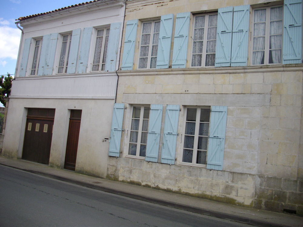   MAISON CHARENTAISE. Poitou-Charentes, Gémozac (17260)