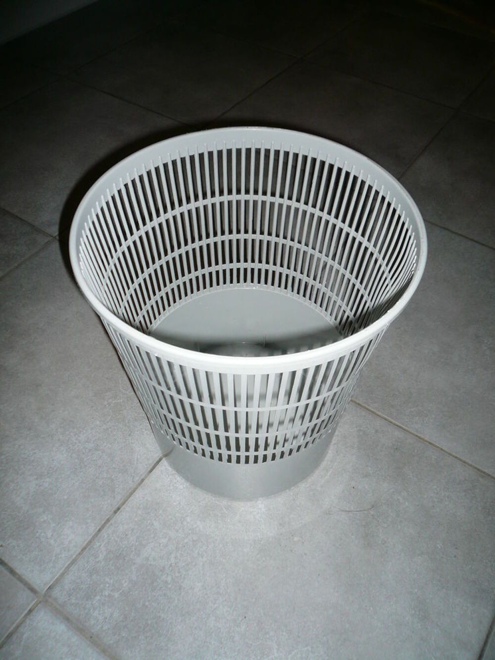 Corbeille &agrave; papier gris clair Meubles