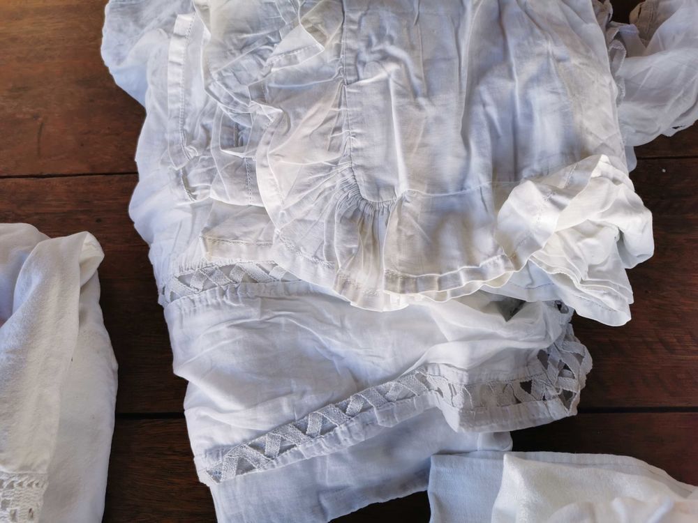 lot de linges blancs brod&eacute; Ancien 